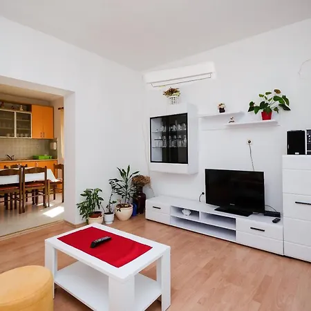 Ruza Apartment Lopar